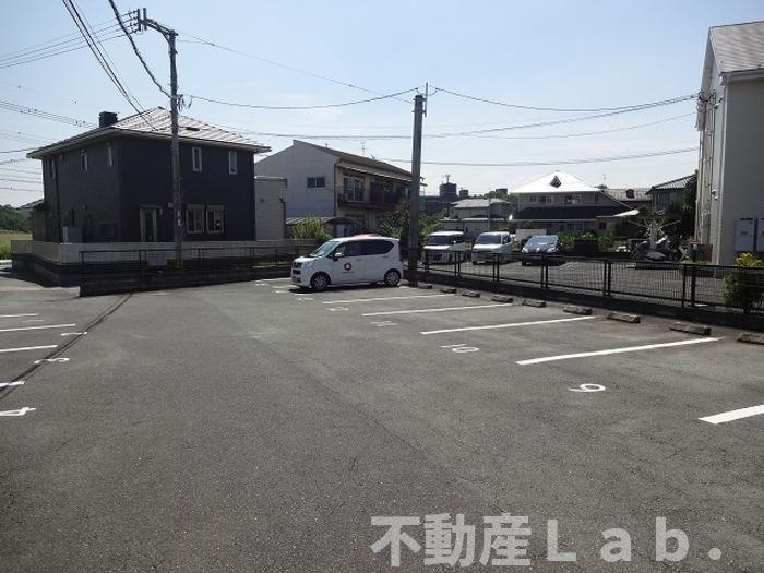 ラフィーネの駐車場