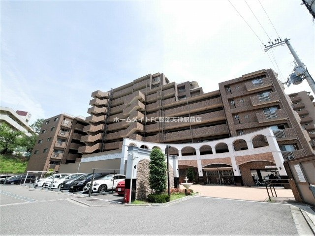 レジディア千里万博公園　仲介手数料無料の外観