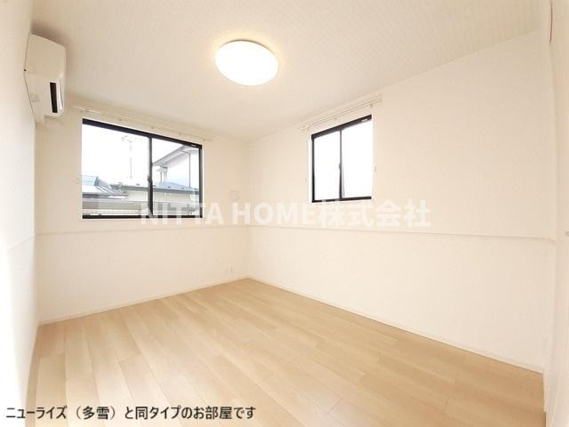 豊岡市伏のアパートの内装|【完成イメージ】洋室６．４帖のお部屋にもエアコンが付いています！