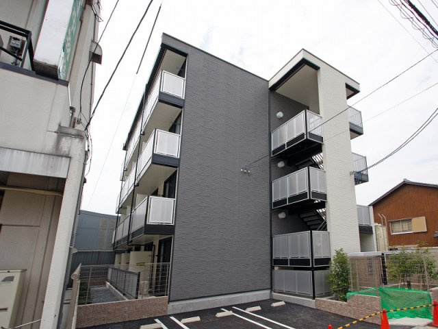 レオパレスソレイユ日比野の外観