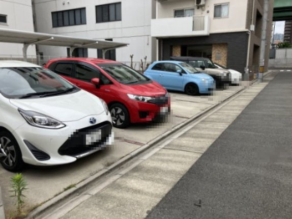 ラ・メゾン輝の駐車場