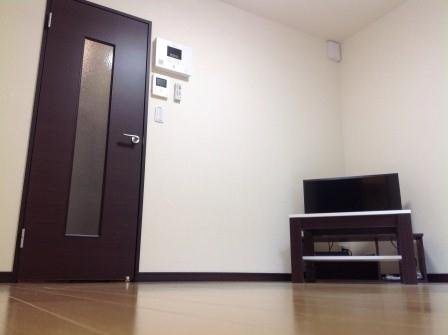 レオネクスト豊前の居間・リビング|ダークブラウンの落ち着いた建具