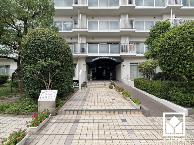ファミール武庫川東のエントランス
