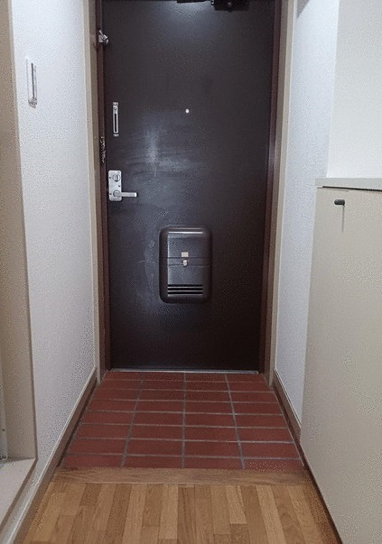 エルベール新町Ⅱ号館の玄関