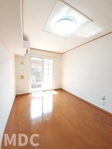 板野郡藍住町乙瀬字青木のアパートの居間・リビング