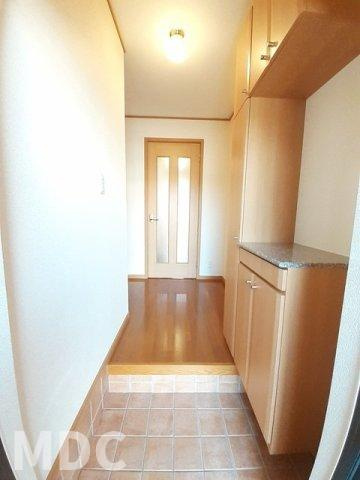 板野郡藍住町乙瀬字青木のアパートの玄関