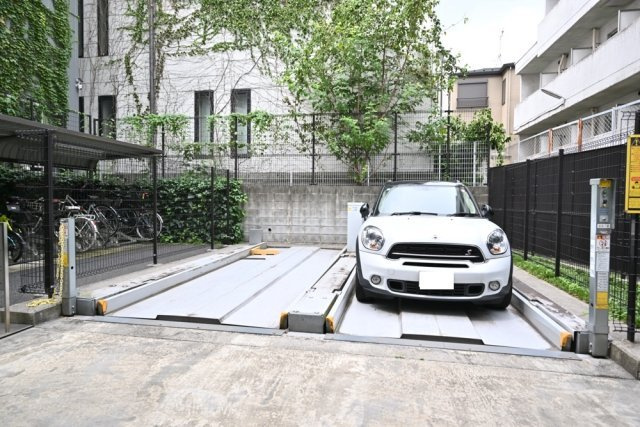 ZOOM恵比寿の駐車場