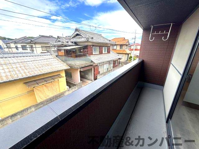 南斎院町の中古のおうちのバルコニー|暖かな日差しのふりそそぐバルコニー
