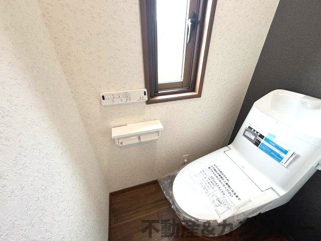 南斎院町の中古のおうちのトイレ|コンパクトで使いやすいトイレです