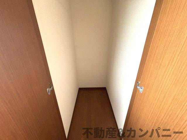 南斎院町の中古のおうちの収納|こまごまとしたものを収納できそうですね