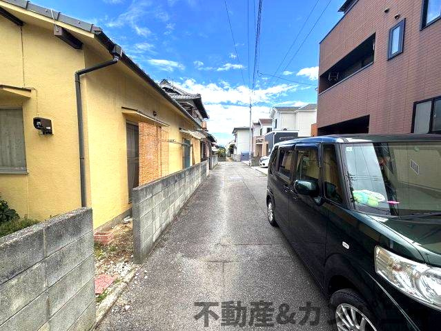 南斎院町の中古のおうちの前面道路含む現地写真|前面道路含む現地写真です