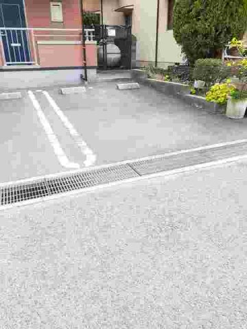 ハピネス２４の駐車場