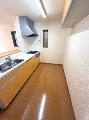 岡本6丁目のキッチン|食洗機は手洗いに比べ節水でき、高温洗浄で油汚れもスッキリ。忙しい毎日の強い味方ですね♪
