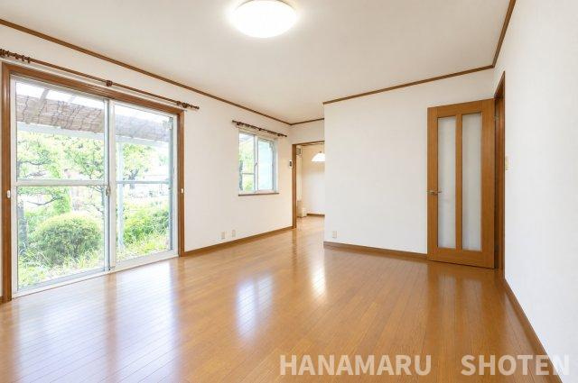 中古　市原市泉台の居間・リビング|※リフォーム中のため、一部写真はAIにより家具・家財を消去し、室内をイメージしやすく加工しております。