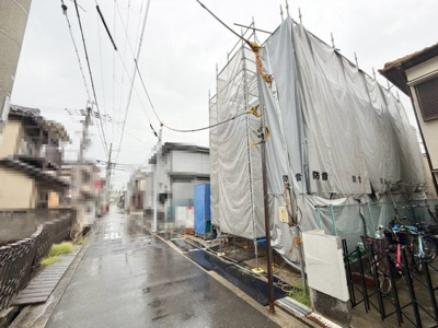 【前面道路含む現地写真】 | 山本町５丁　新築一戸建 | 【浴室暖房乾燥機付】一坪以上の浴室です！のびのび一日の疲れを癒して下さいね！浴室に窓が付いているので、換気ができて湿気やカビ防止になりますよ♪