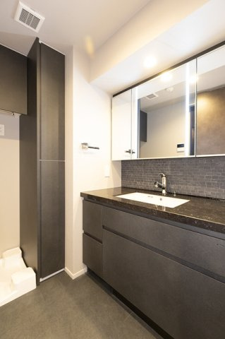 レフィールオーブ麻布仙台坂の洗面所|※写真は同タイプ住戸です。