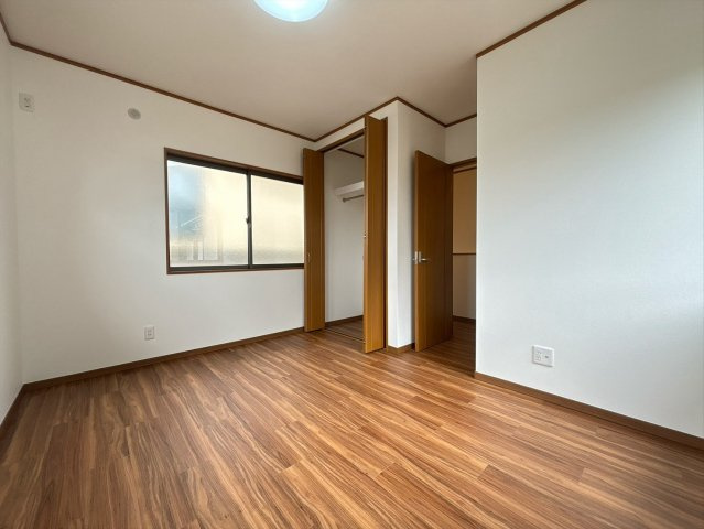 八王子市石川町 中古戸建ての洋室|自分らしいスタイルを楽しむ、洗練された洋室。
