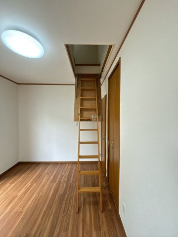 八王子市石川町 中古戸建てのその他|収納スペースがあり、使い勝手が良いお部屋です。寝室やお子様のお部屋など、使い方も自由自在です。
