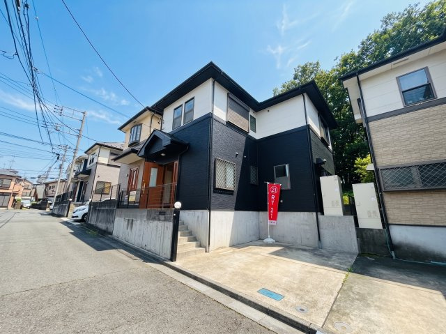 八王子市石川町 中古戸建ての前面道路含む現地写真|気になる物件探しから資金計画まで、住まいに関するご相談をわかりやすくお手伝いします。