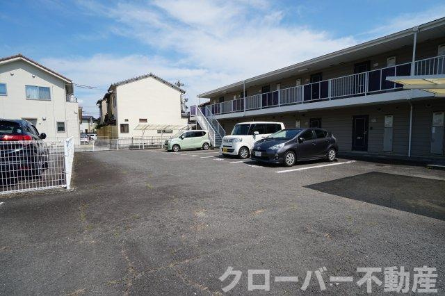 フォブール高崎の駐車場