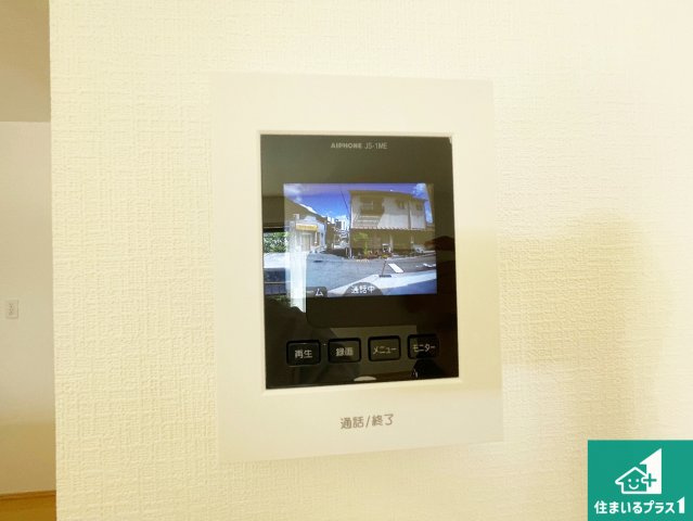 加古川市加古川町本町　新築一戸建ての洋室|カラーモニターインターホン！声だけでなく来訪者の姿や顔がモニターで確認できるので、小さなお子様がいらっしゃるご家庭でも安心できます！