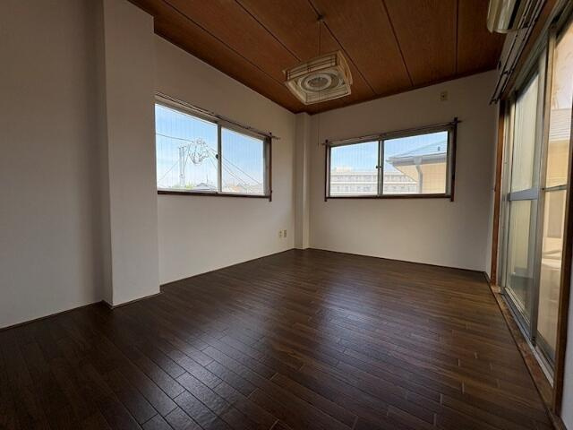 成増４丁目戸建の居間・リビング