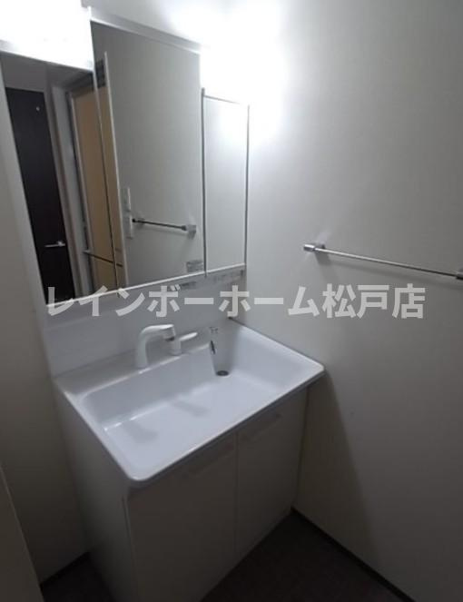 【仲介手数料：50％OFF】対象物件！の洗面所|明るい洗面所です
