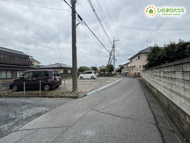 売地　行田市谷郷の前面道路含む現地写真