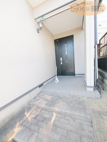 加古郡播磨町北野添2丁目　中古戸建の玄関