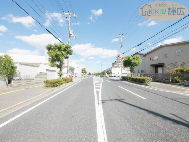 加古郡播磨町北野添2丁目　中古戸建の前面道路含む現地写真