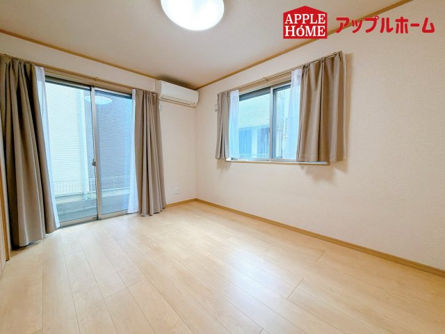 大宮区天沼町2丁目の洋室|収納たっぷりな居室スペース！子供部屋としての活用ももちろんOK♪
沢山増えるお洋服やお荷物もたっぷり収納にお任せ！