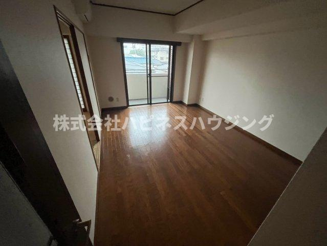 木崎台マンションの居間・リビング