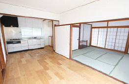 八王子市　初沢町　中古戸建ての居間・リビング