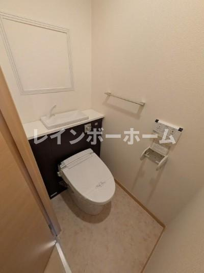 Avenir Hillsのトイレ|落ち着いた色調のトイレです