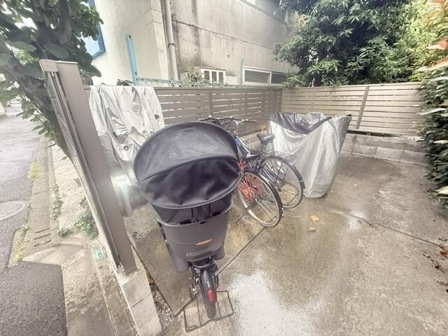 ユークリッドコート田園調布の駐車場