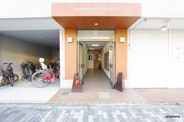 アローハイツ　仲介手数料無料のエントランス