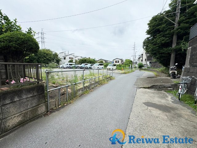 売地　茅ヶ崎市本村5丁目の前面道路含む現地写真