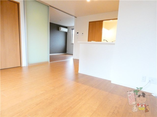 シャーメゾン伊福町の居間・リビング