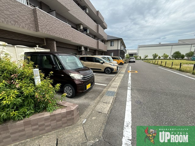 セントマルベリーの駐車場