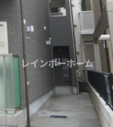 船橋市湊町１丁目のアパートのエントランス