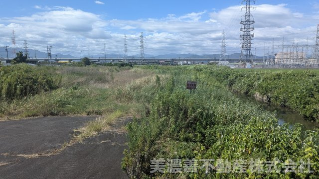 ６７３９３　本巣市下福島土地の外観