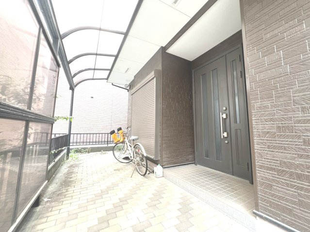 八王子市千人町３丁目　中古戸建の玄関