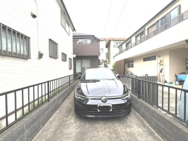 八王子市千人町３丁目　中古戸建の駐車場