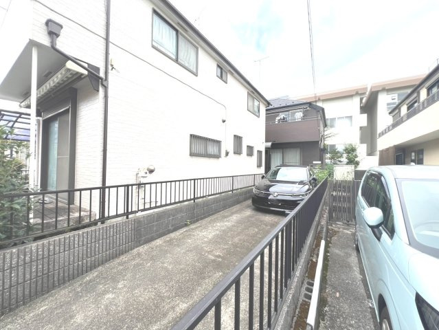 八王子市千人町３丁目　中古戸建の駐車場