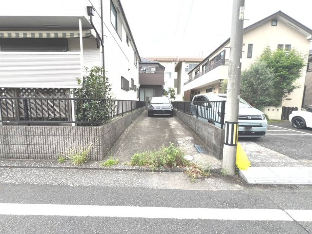 八王子市千人町３丁目　中古戸建の駐車場