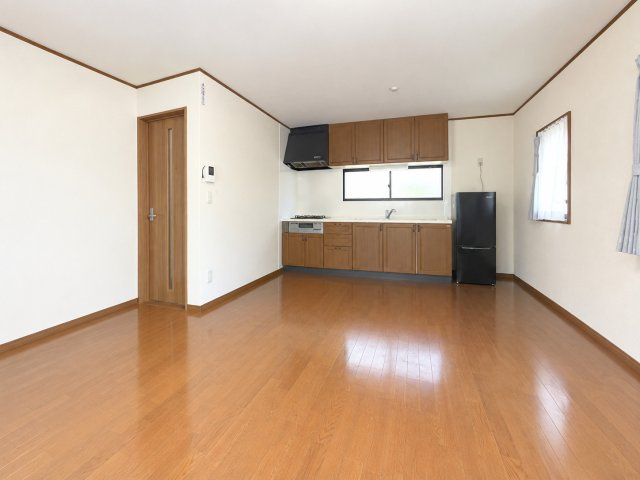 八王子市千人町３丁目　中古戸建の居間・リビング|AIにて室内を空室にしています