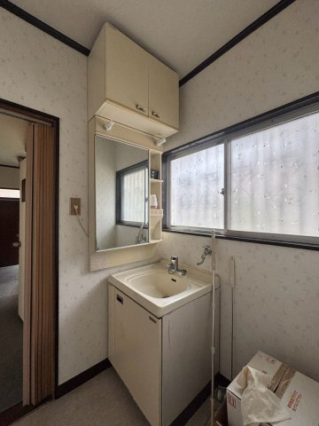 中古戸建　深谷市東方の独立洗面台