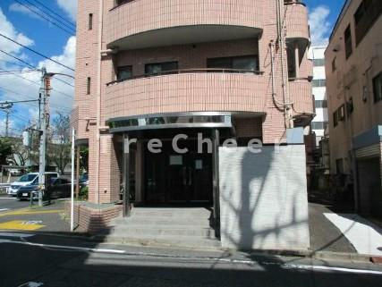 LesSta平和台のエントランス