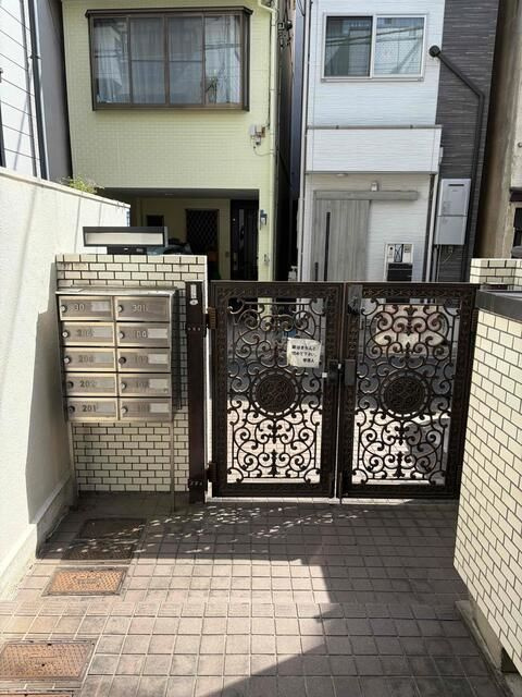 ハイツ・アルトーのエントランス