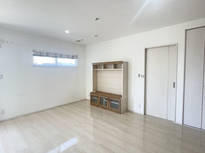 【居間・リビング】 | 鈴鹿市稲生塩屋１丁目 | ＬＤＫ